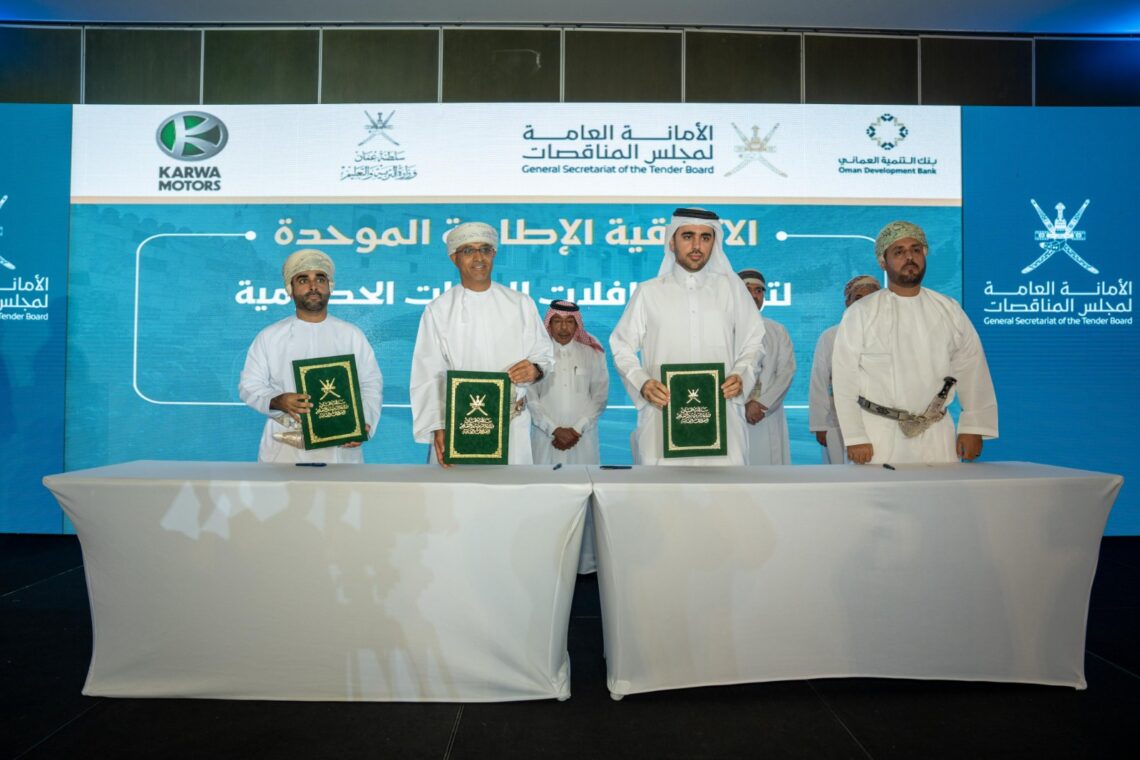 توقيع اتفاقية مع “كروة للسيارات” لتوريد حافلات للجهات الحكومية