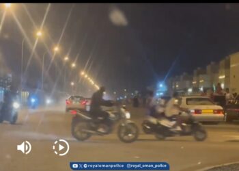 بالفيديو.. “الشرطة” تستوقف شخصين بسبب التفحيط في شمال الباطنة