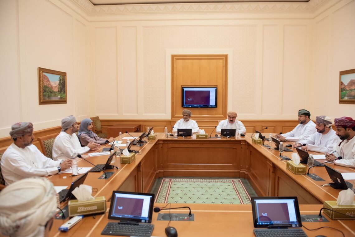 “الشورى” يستأنس بآراء مختصين من الأكاديمية السلطانية للإدارة حول مشروع قانون الإدارة المحلية