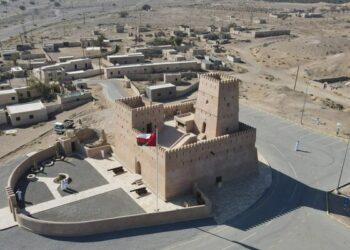 رمال حفيت بولاية البريمي.. وجهة مفضلة لمحبي التخييم والمغامرات