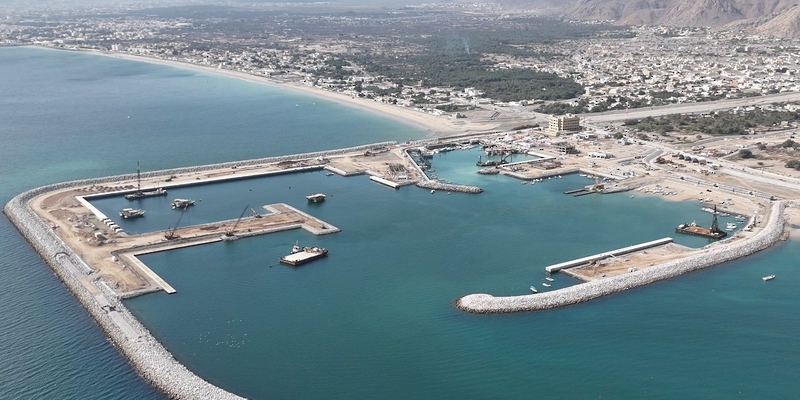 إنجاز 70% من مشروع تطوير ميناء الصيد البحري في دبا