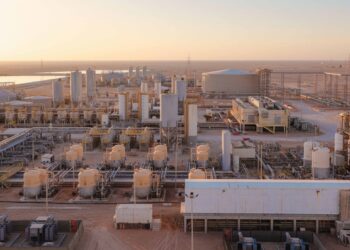 إنتاج المصافي والصناعات البترولية في سلطنة عُمان يرتفع بنسبة 57.4%