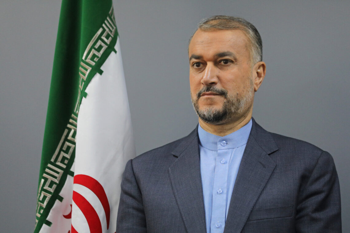 اليوم.. وزير الخارجية الإيراني يزور سلطنة عمان