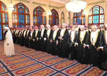 السّيد فهد بن محمود يؤدّي صلاة عيد الفطر المبارك
