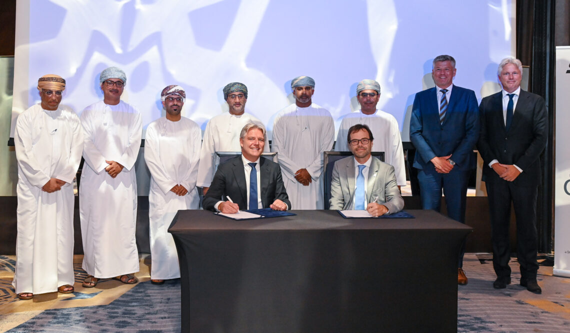 “ميناء صحار” يوقع اتفاقية لإنشاء مرفأ لتزويد السفن بالغاز الطبيعي المسال