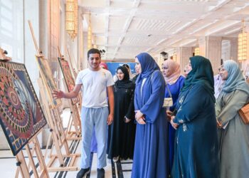 استعراض 25 لوحة إبداعية بافتتاح “معرض اضطراب طيف التوحد للفنون”