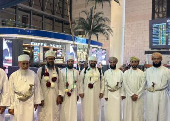 أطباؤنا المشاركون في علاج مرضى غزة يصلون البلاد