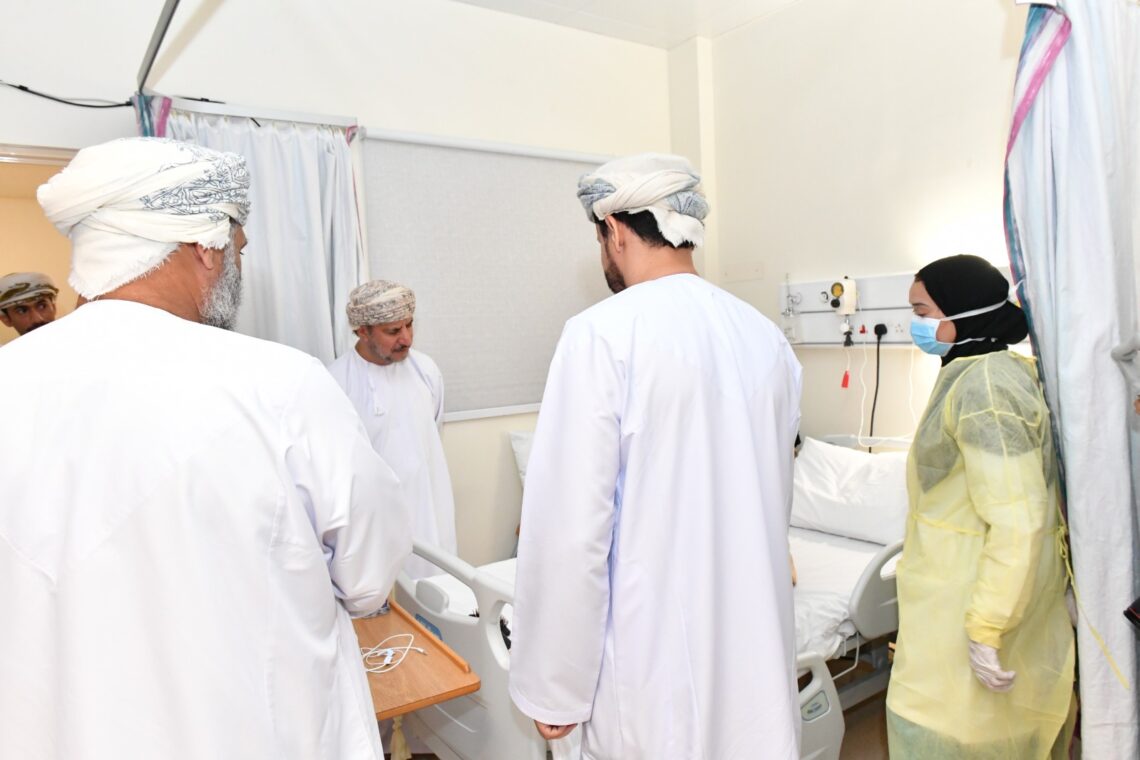 “العُمانية لحقوق الإنسان” تزور الجرحى الفلسطينيين في مستشفى خولة