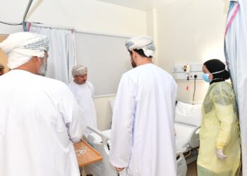 “العُمانية لحقوق الإنسان” تزور الجرحى الفلسطينيين في مستشفى خولة