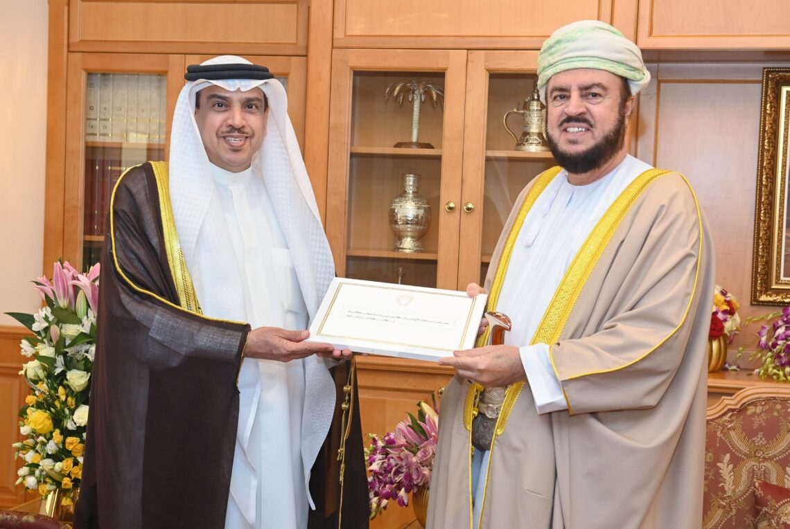 جلالة السلطان يتلقى رسالة خطية من ملك البحرين