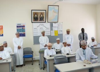وكيل “التربية” يزور المدارس المطبقة لنظام التعليم المهني والتقني في مسقط