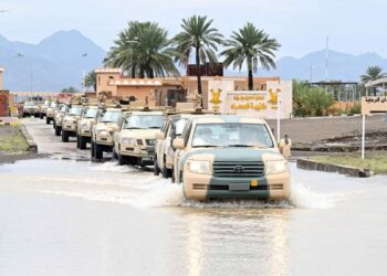 جهود وطنية متكاملة تقدمها قوات السلطان المسلحة للتعامل مع الحالة الجوية الاستثنائية