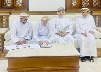 التوقيع على اتفاقيتين لصيانة فلجي الصرفانة والحيول في البريمي