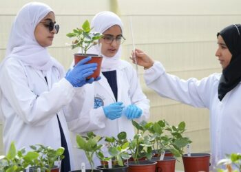 عزز الزراعة المستدامة وجودة المحصول.. طالبتان يبتكران منتجًا حيويًّا من الحليب منتهي الصلاحية