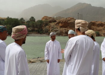 محافظ مسقط يطّلع على المرافق والخدمات بولاية قريات