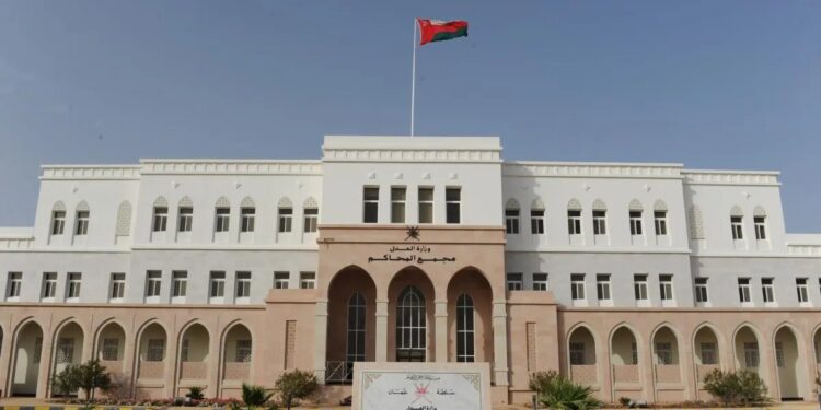 لهذا السبب.. حكم بالسجن والإبعاد ضد عامل في البريمي