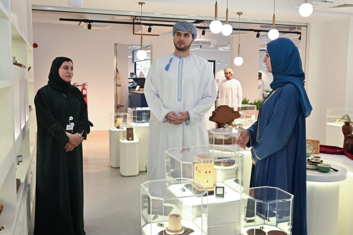 السيد بلعرب بن هيثم يزور هيئة تنمية المؤسسات الصغيرة والمتوسطة