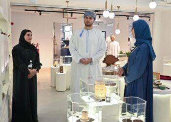 السيد بلعرب بن هيثم يزور هيئة تنمية المؤسسات الصغيرة والمتوسطة