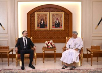 السيد شهاب بن طارق يستقبل سفير المجر