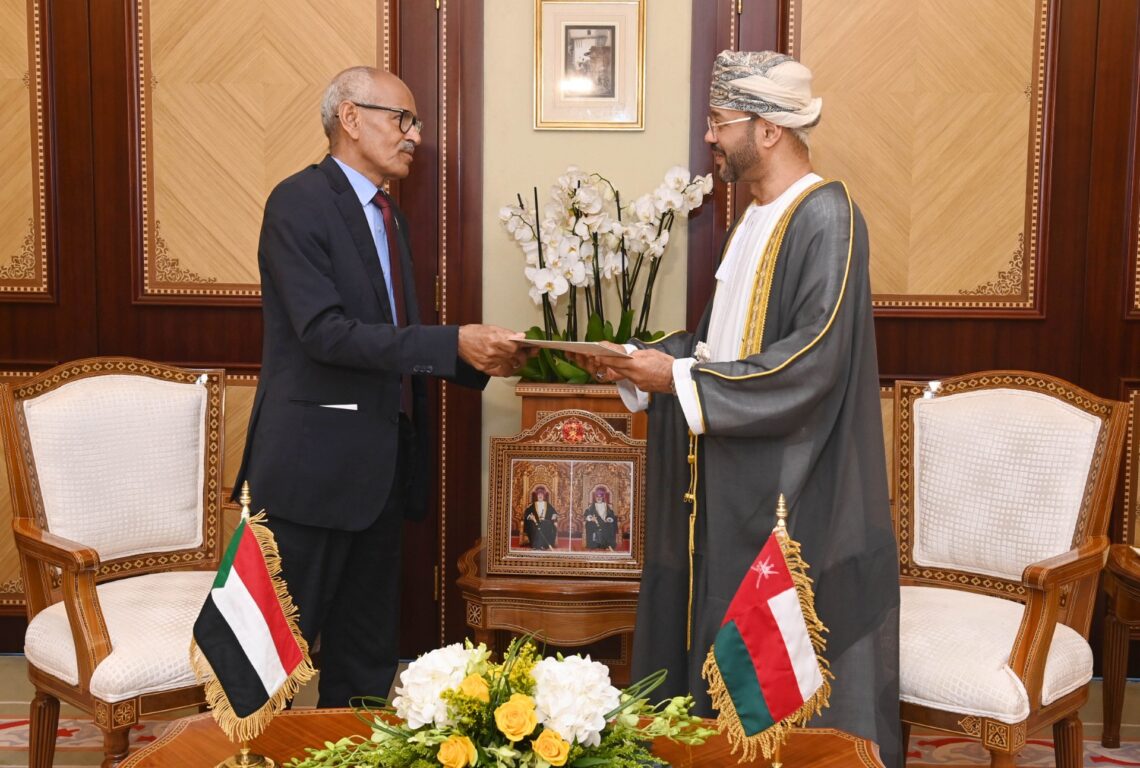 جلالة السلطان يتلقى رسالة خطيّة من رئيس مجلس السيادة الانتقالي بالسودان