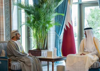 تحيات جلالة السلطان إلى أمير  قطر ينقلها سمو السيد ذي يزن