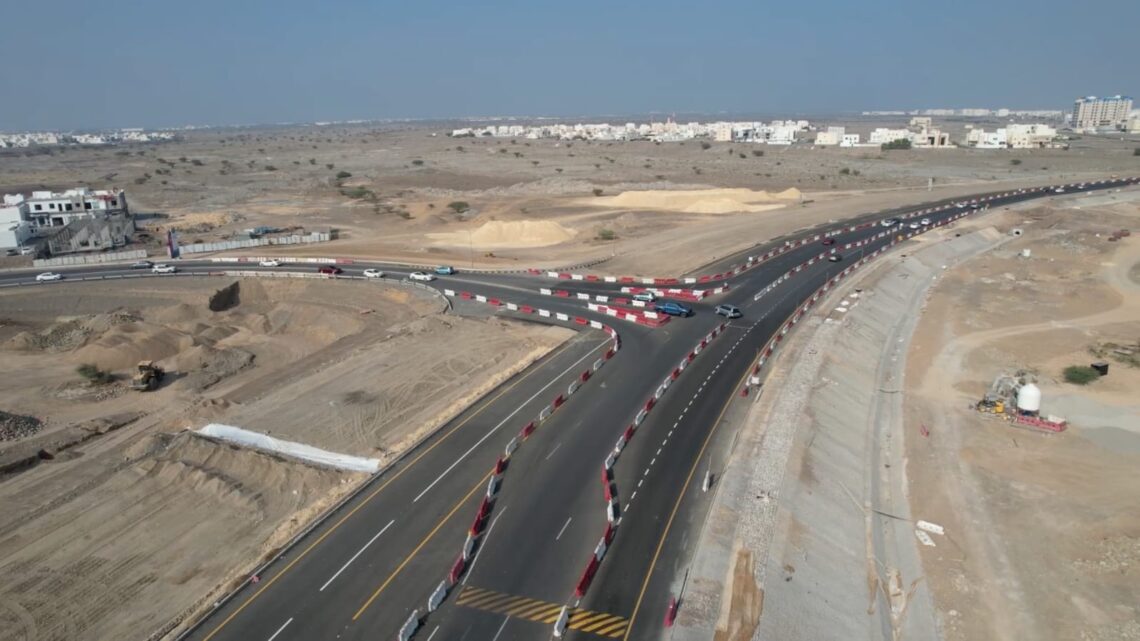 لحل مشكلة الازدحام المروري.. إنجاز 99% من مشروع شارع ازدواجي في مسقط