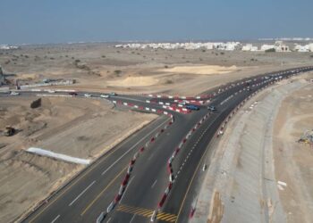لحل مشكلة الازدحام المروري.. إنجاز 99% من مشروع شارع ازدواجي في مسقط