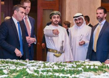 السيد ذي يزن يرعى حفل إطلاق منتجع ترامب الدولي