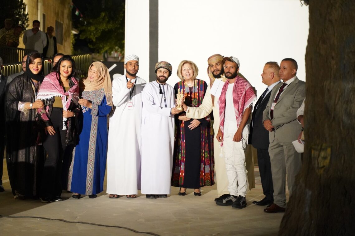 فوز مسرحية عمانية بجائزة أفضل عمل بـ”مهرجان عشيات طقوس” في الأردن