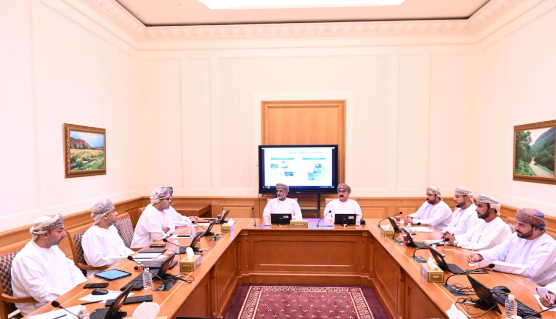 لجنة “الخدمات” بـ”الشورى” تناقش مسؤولي “بيئة” حول التأخر في كنس الحاويات