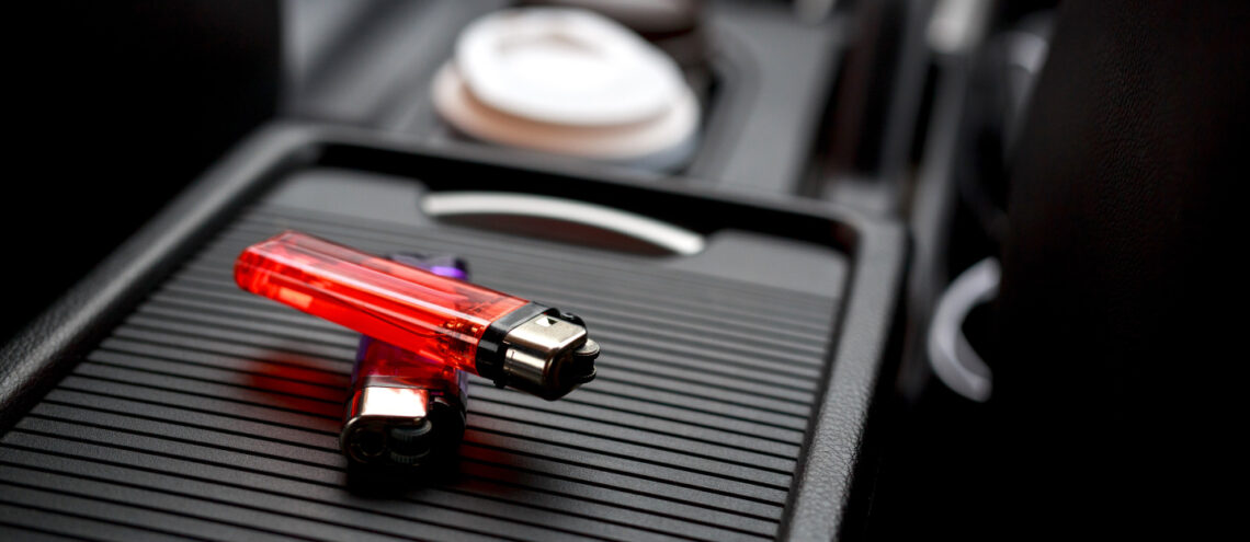 أغراض تجنب تركها داخل السيارة في الصيف