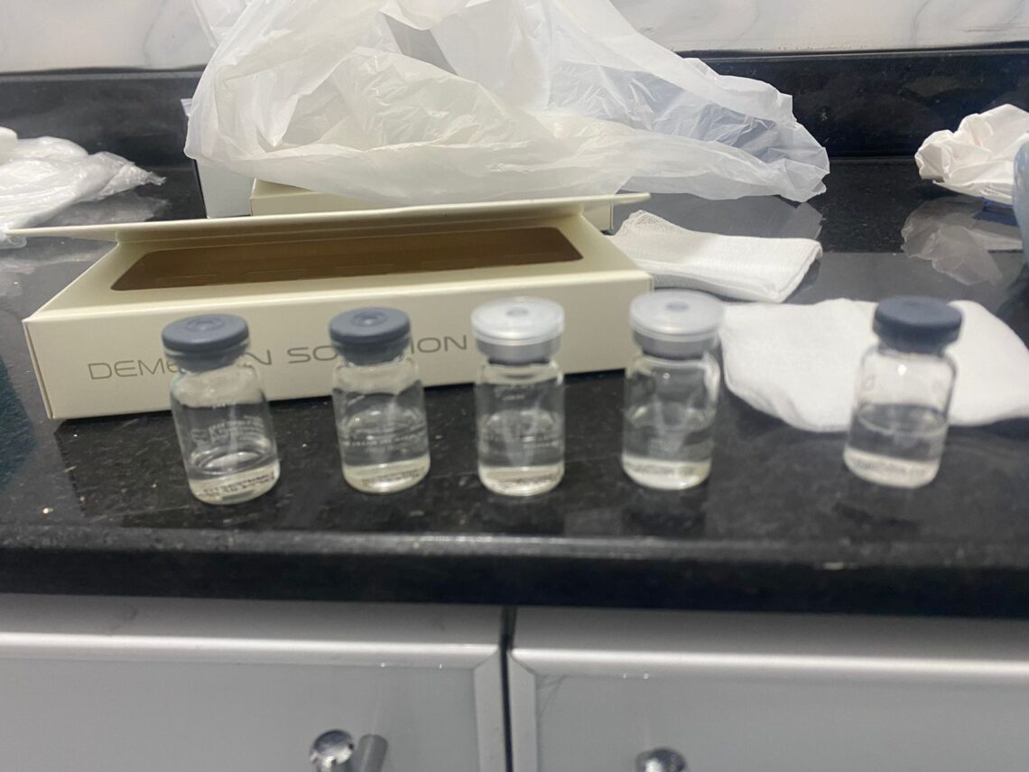 بالصور.. مداهمة مواقع غير مرخصة لحقن البوتكس والفيلر وضبط عدد من العاملات الأجنبيات