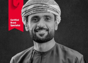 لأول مرة.. عماني يحصل على الشهادة التخصصية العالمية في مجال العلامة التجارية