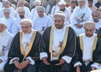 محافظ شمال الشرقية يؤدي صلاة عيد الأضحى في ولاية سناو