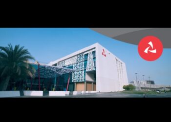 بنك مسقط يشارك في الاحتفال بافتتاح مشروع إنارة ملعب فريق بطحاء العود بالسويق
