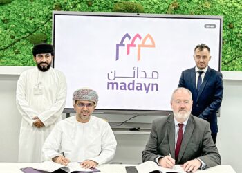 “مدائن” توقع اتفاقية لإنشاء محطة توليد الطاقة الشمسية في “واحة المعرفة مسقط”