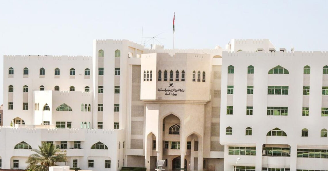 طرح مشروع إنشاء وتشغيل المشاريع الاستثمارية في ميناء الصيد البحري بالمصنعة للمزايدة