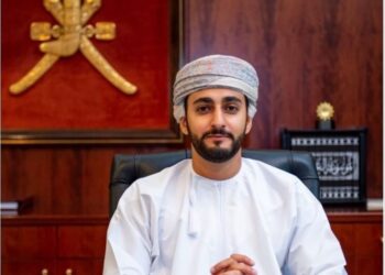 السّيد ذي يزن يُطلِقُ شارة البدء لتنفيذ برنامج الانضباط العسكري