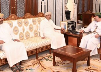 محافظ المهرة يشيد بالدور العماني تجاه اليمن في لقاء بمحافظ ظفار