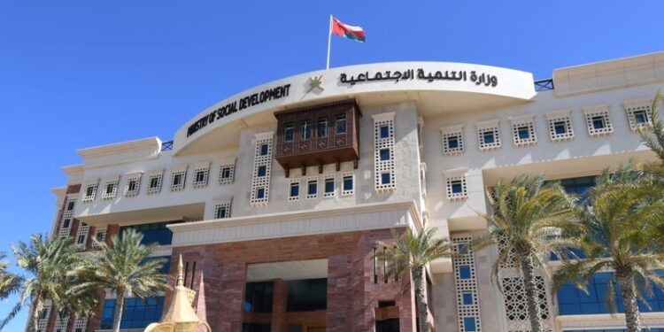 تحديد الفئات الخاضعة لفرع تأمين إجازات الأمومة لغير العمانيين