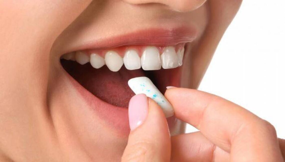 لم تكن بالحسبان.. عواقب وخيمة عند ابتلاع العلكة