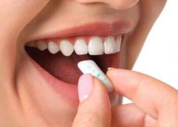 لم تكن بالحسبان.. عواقب وخيمة عند ابتلاع العلكة