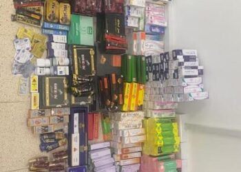 ضبط كميات كبيرة من السلع المحظورة والمخالفة في جنوب الباطنة