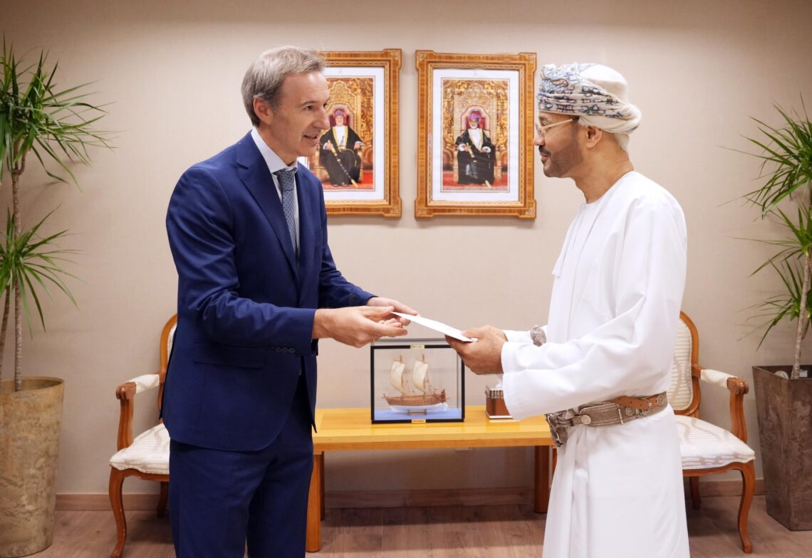 السيد وزير الخارجية يتسلم نسخة من أوراق اعتماد السفير الإسباني