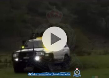 “الشرطة” تستوقف سائحا خليجيا بسبب التفحيط في ظفار