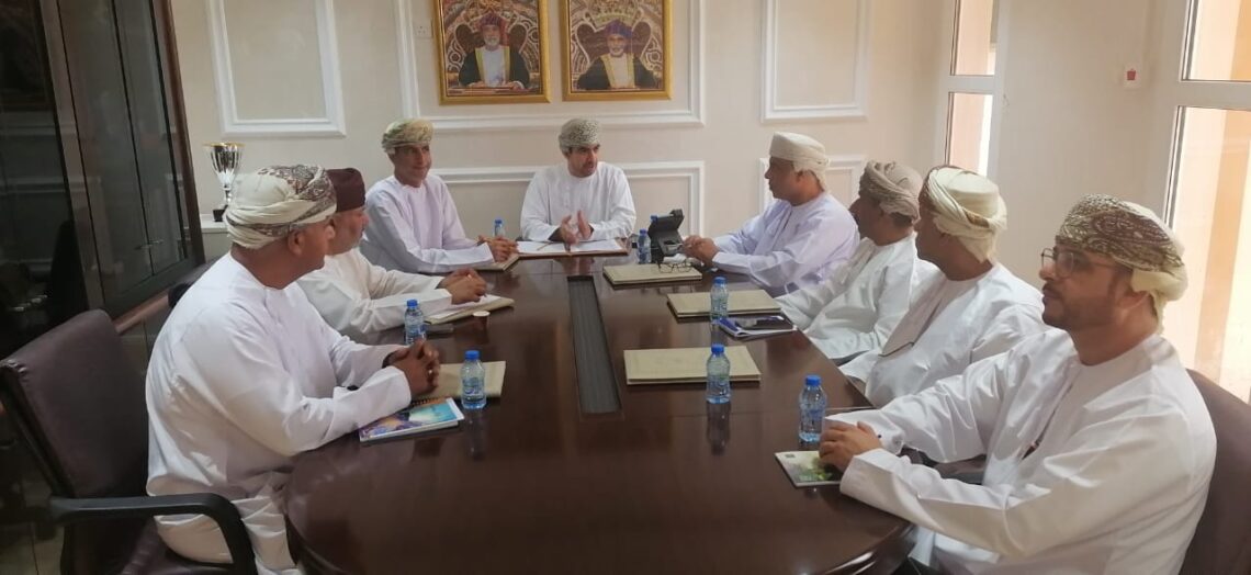 بحث تطوير سوق مطرح للأسماك وتحسين أحوال الصيادين