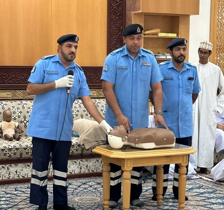 حلقة عمل حول الاسعافات الاولية والوقائية بمركز الشيخ حمود بن حميد الصوافي بولاية سناو