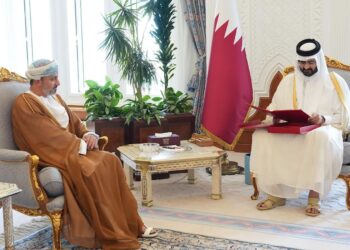 جلالة السلطان يبعث رسالة خطيّة إلى أمير قطر