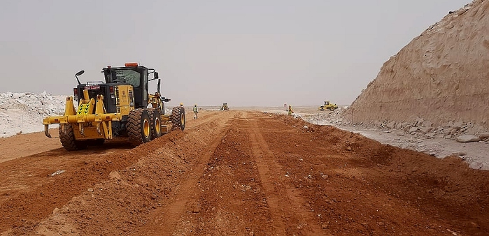 إنجاز نسب متقدمة في تنفيذ مشروعات الطرق بظفار