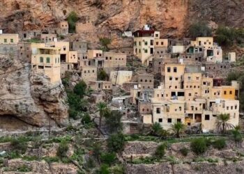 لمحبي المغامرات الجبلية.. قرية “وجمة” وجهة سياحية بالرستاق